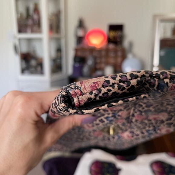 NWOT Envelope Wristlet Clutch Handbag Purple Black Leopard Blue Pink Rose Print - Picture 15 of 16